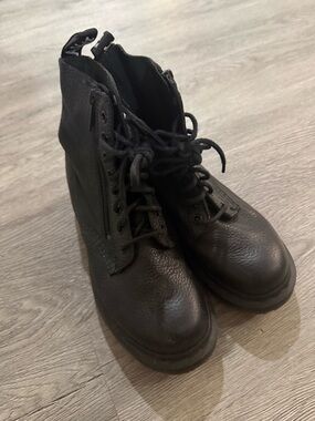 DR. MARTENS Women's 1460 Pascal with Zip Combat Boots (Size 7)